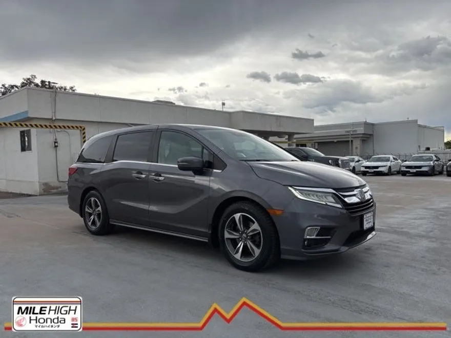 2018 Honda Odyssey Touring photo 1