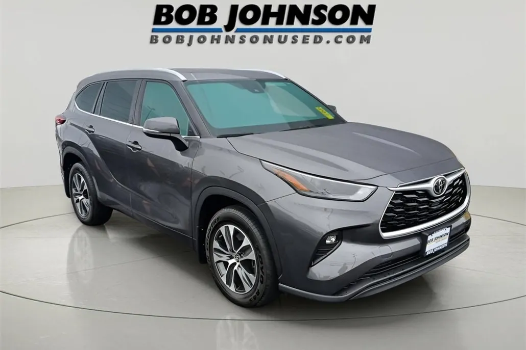 2022 Toyota Highlander XLE photo 1