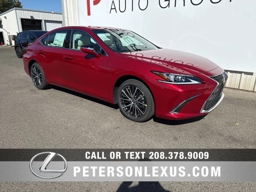 2025 Lexus ES 300h photo 1