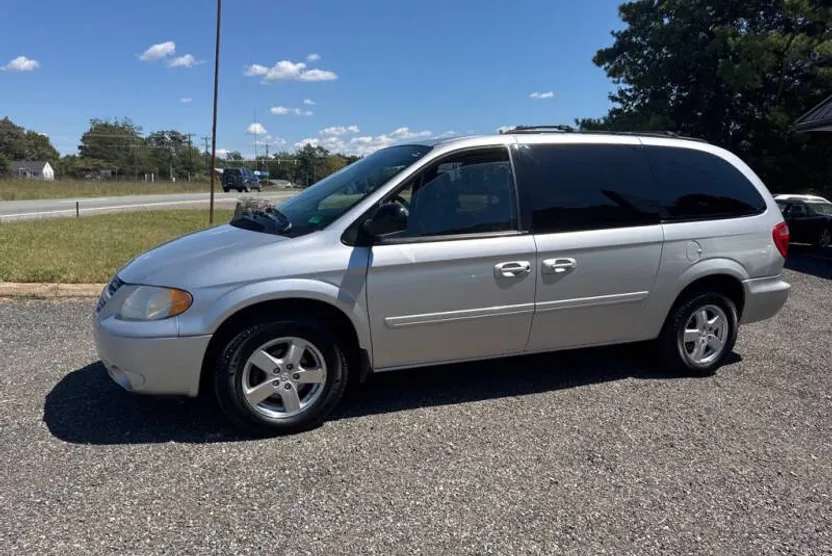 2006 Dodge Grand Caravan SXT photo 1