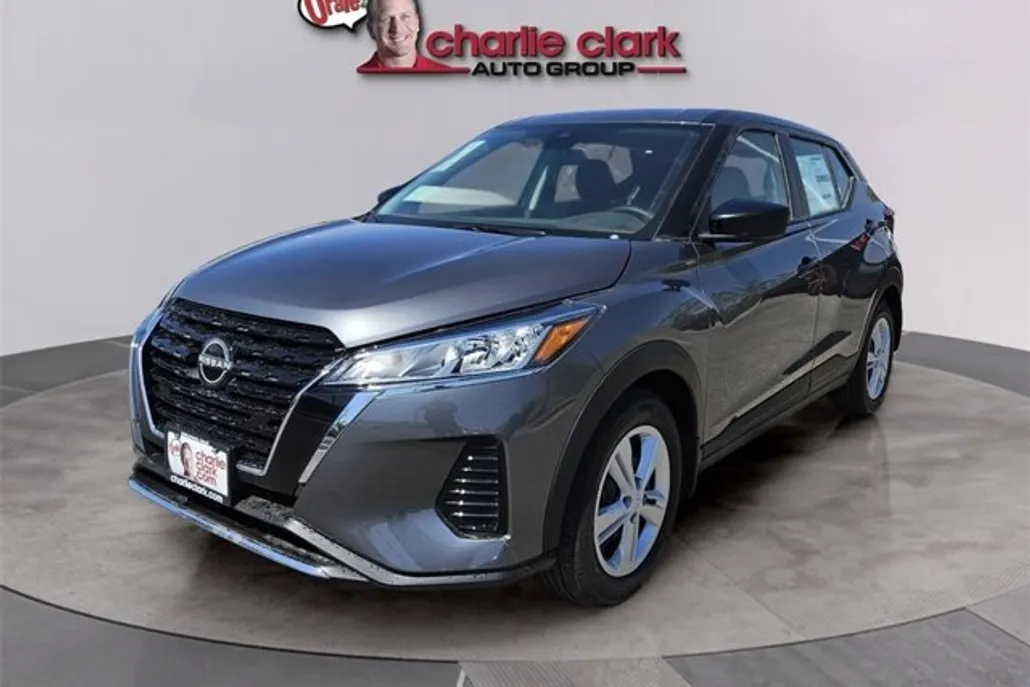 2025 Nissan Kicks Play S photo 1