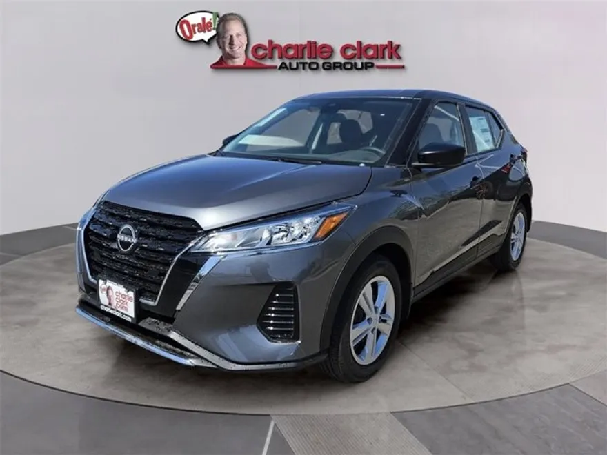 2025 Nissan Kicks Play S photo 1