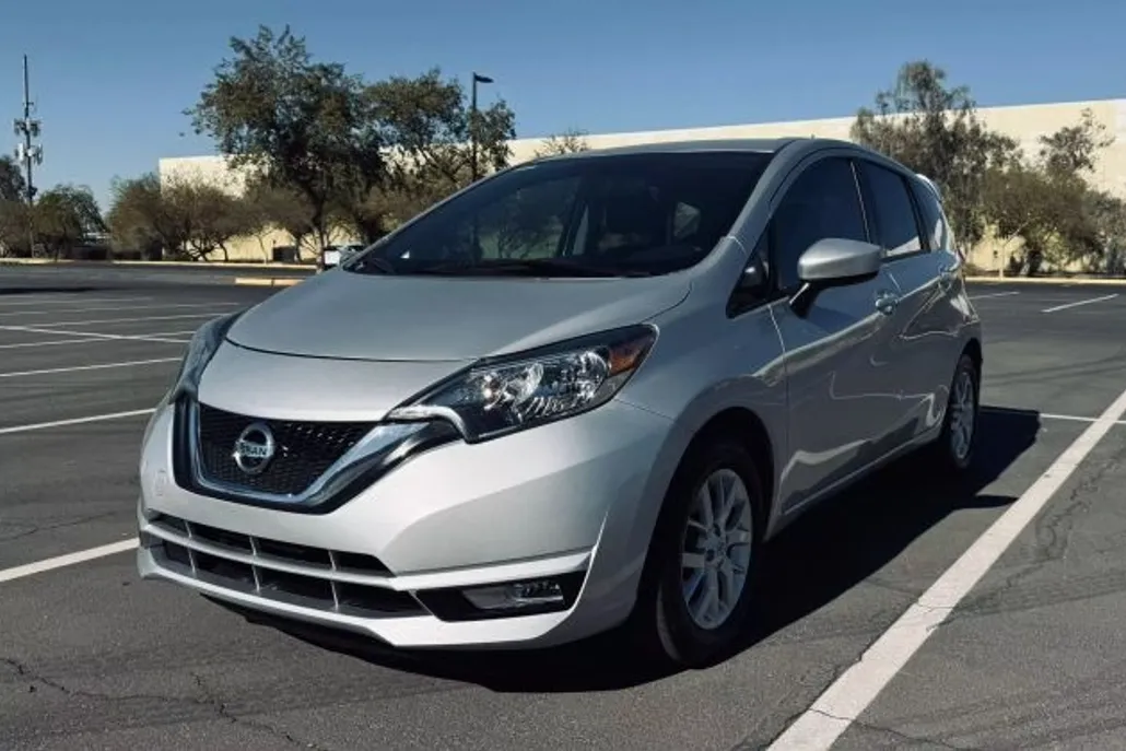 2017 Nissan Versa Note SV photo 1