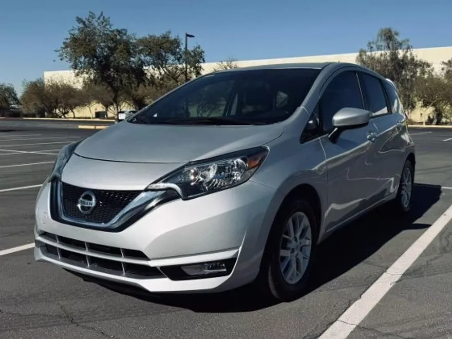 2017 Nissan Versa Note SV photo 1