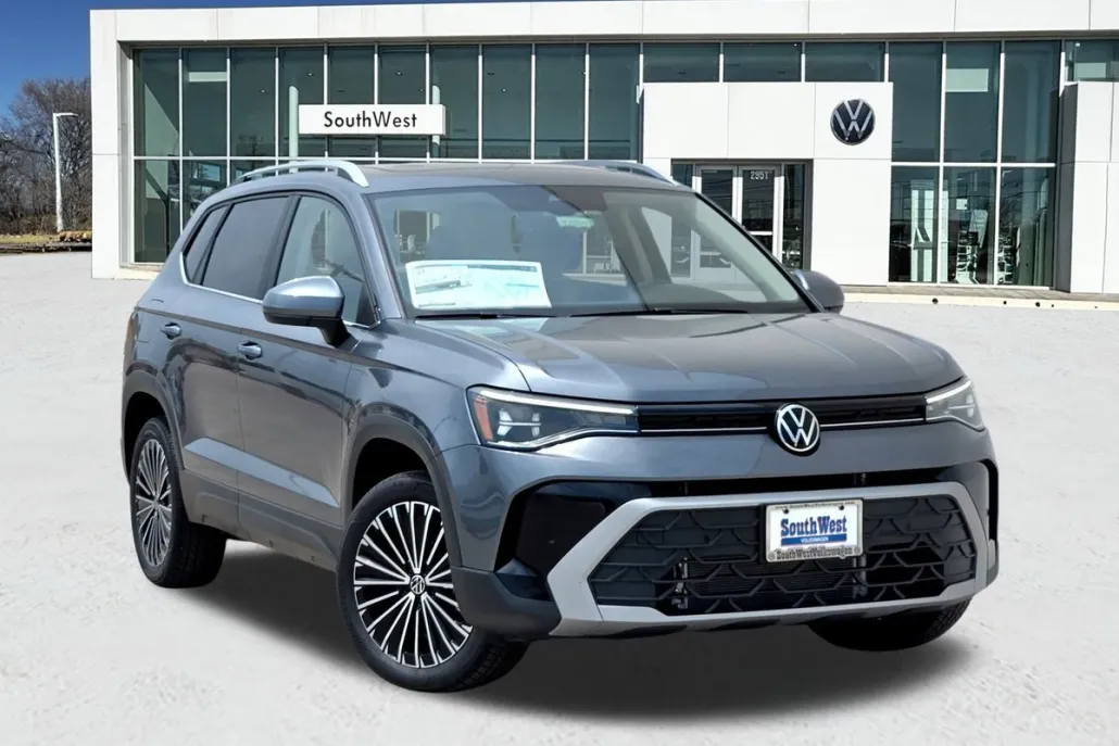 2025 Volkswagen Taos SE photo 1
