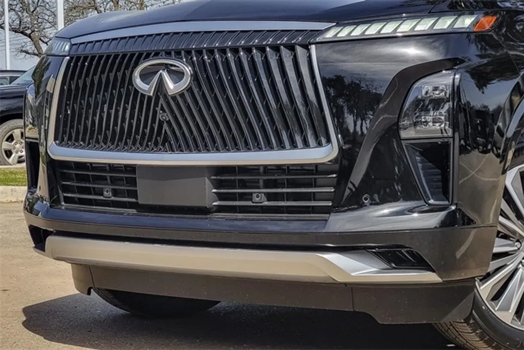 2025 Infiniti QX80 Luxe photo 1