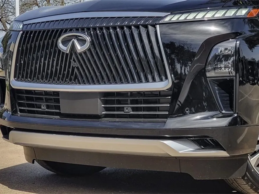 2025 Infiniti QX80 Luxe photo 1