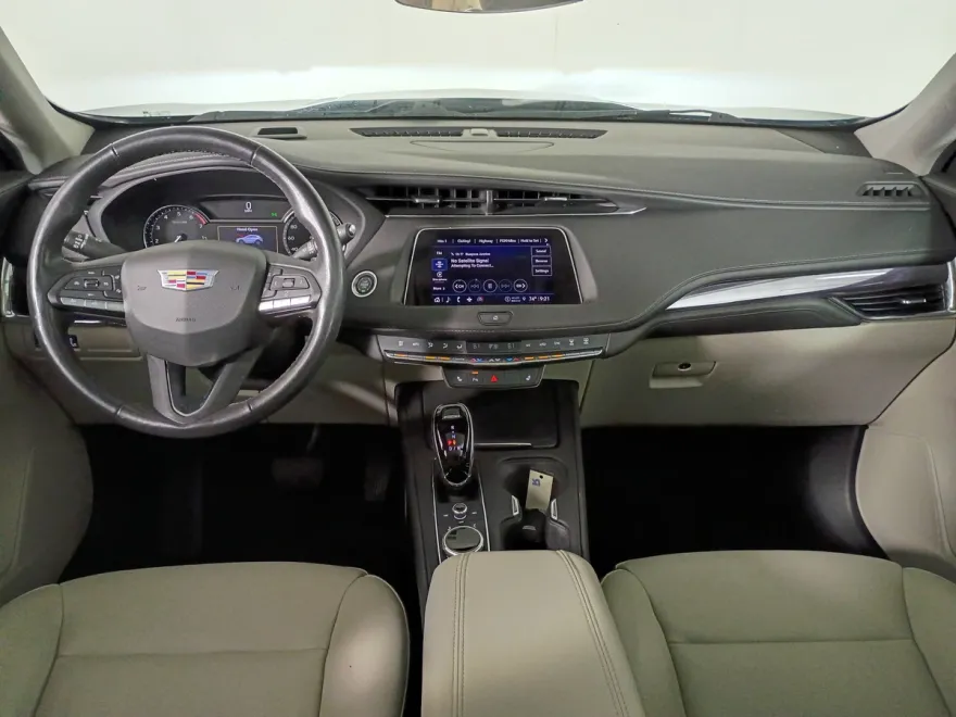 2023 Cadillac XT4 Luxury photo 1