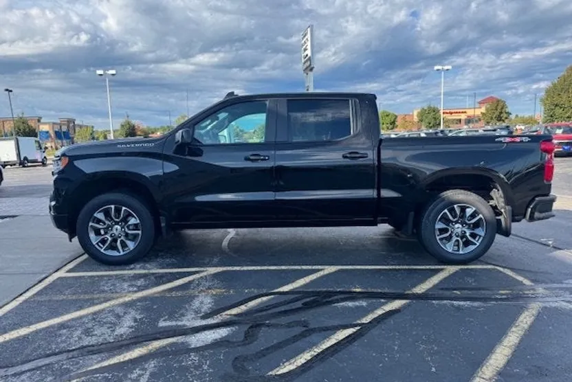 2024 Chevrolet Silverado 1500 RST photo 1