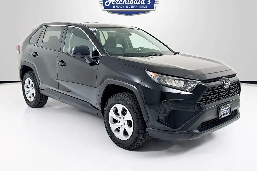 2022 Toyota RAV4 LE photo 1
