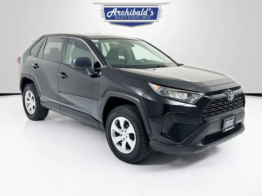 2022 Toyota RAV4 LE photo 1