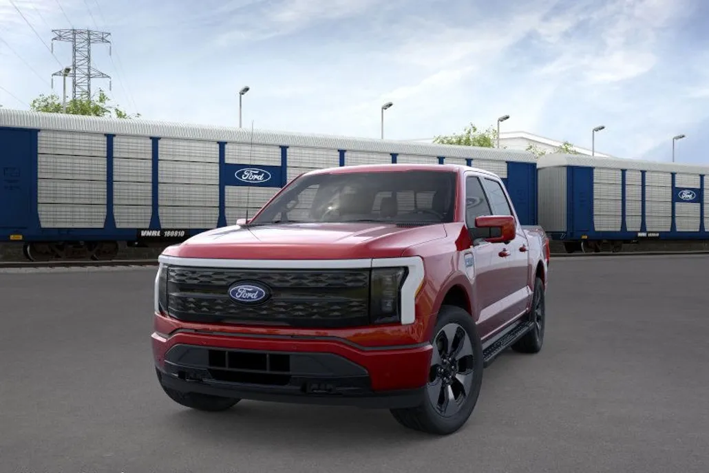 2025 Ford F-150 Lightning Platinum photo 1