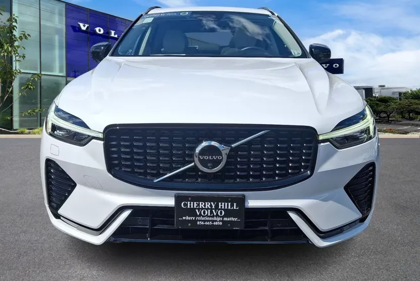 2024 Volvo XC60 B5 Plus photo 1
