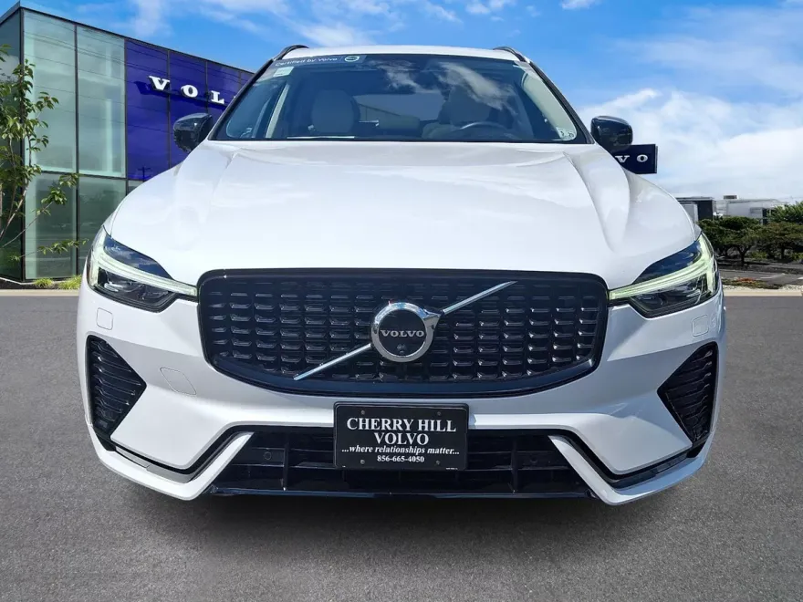 2024 Volvo XC60 B5 Plus photo 1