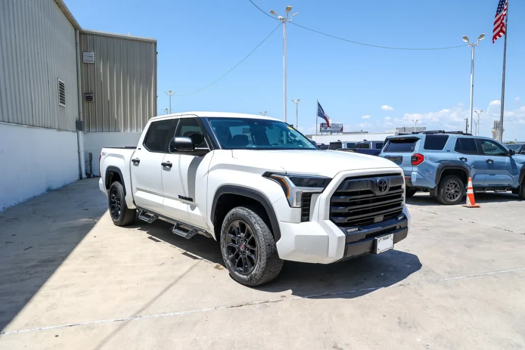 2023 Toyota Tundra SR5 photo 1