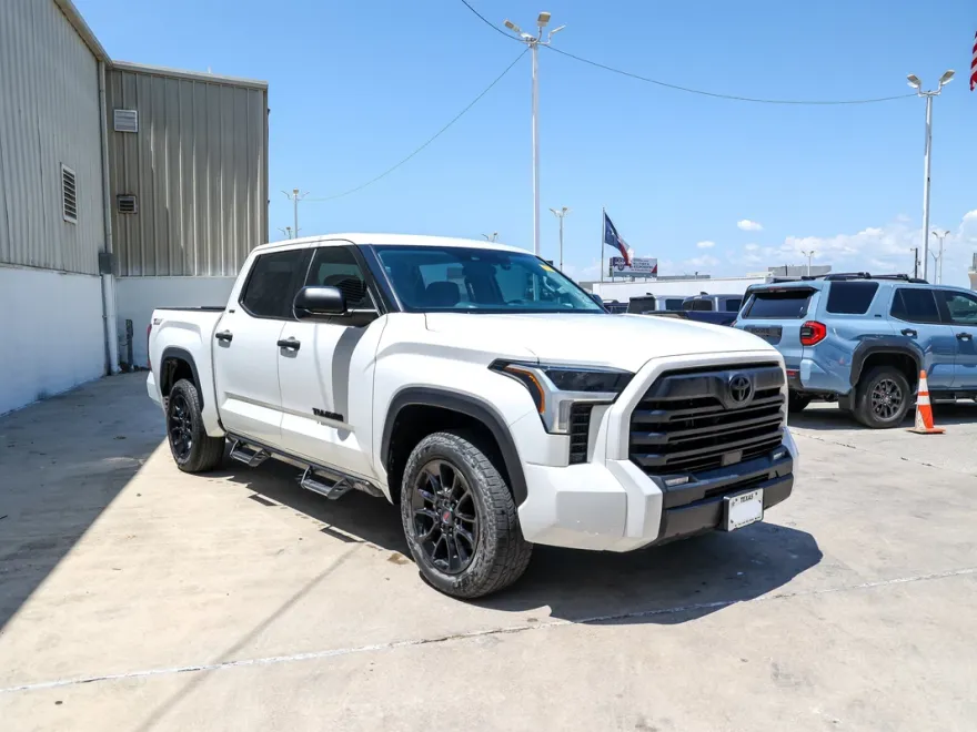 2023 Toyota Tundra SR5 photo 1