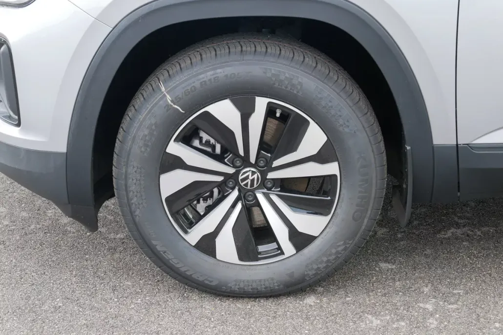 2025 Volkswagen Atlas SEL R-Line photo 1