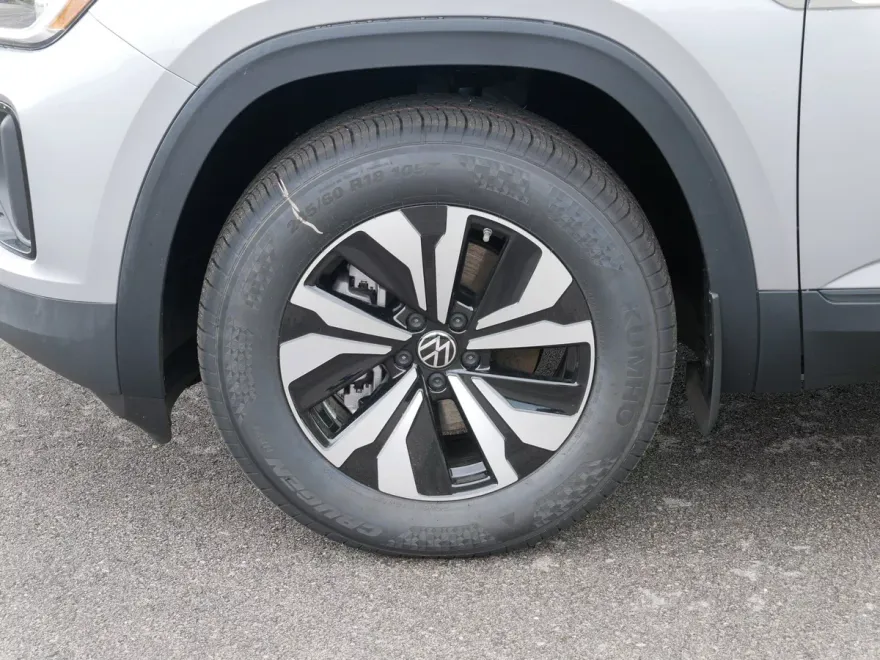 2025 Volkswagen Atlas SEL R-Line photo 1