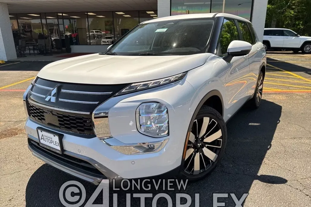 2025 Mitsubishi Outlander SE photo 1