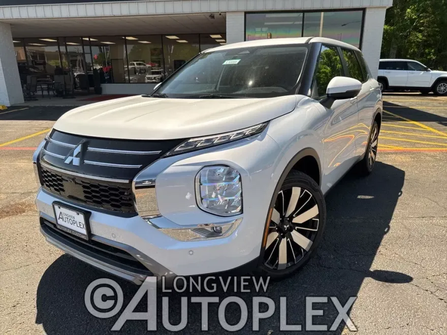 2025 Mitsubishi Outlander SE photo 1