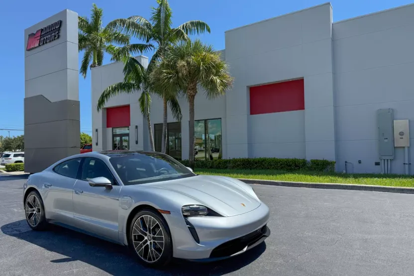 2022 Porsche Taycan Turbo photo 1