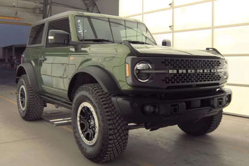 2023 Ford Bronco Badlands photo 1