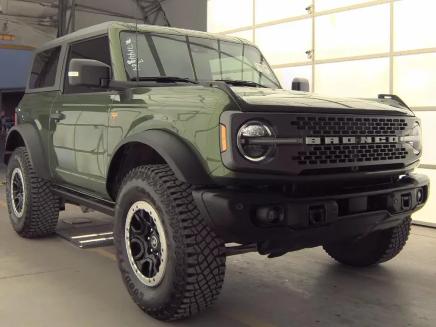 2023 Ford Bronco Badlands photo 1