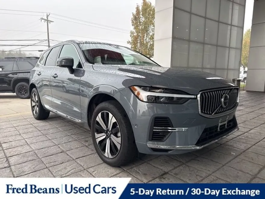 2023 Volvo XC60 Recharge Hybrid T8 Plus photo 1