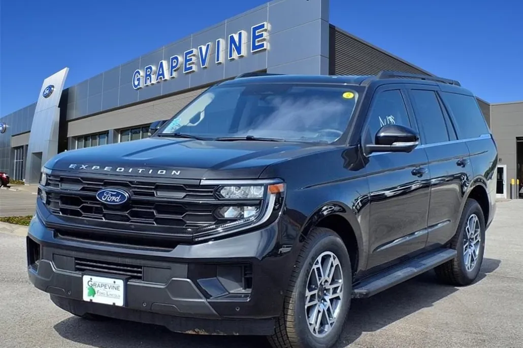 2025 Ford Expedition photo 1