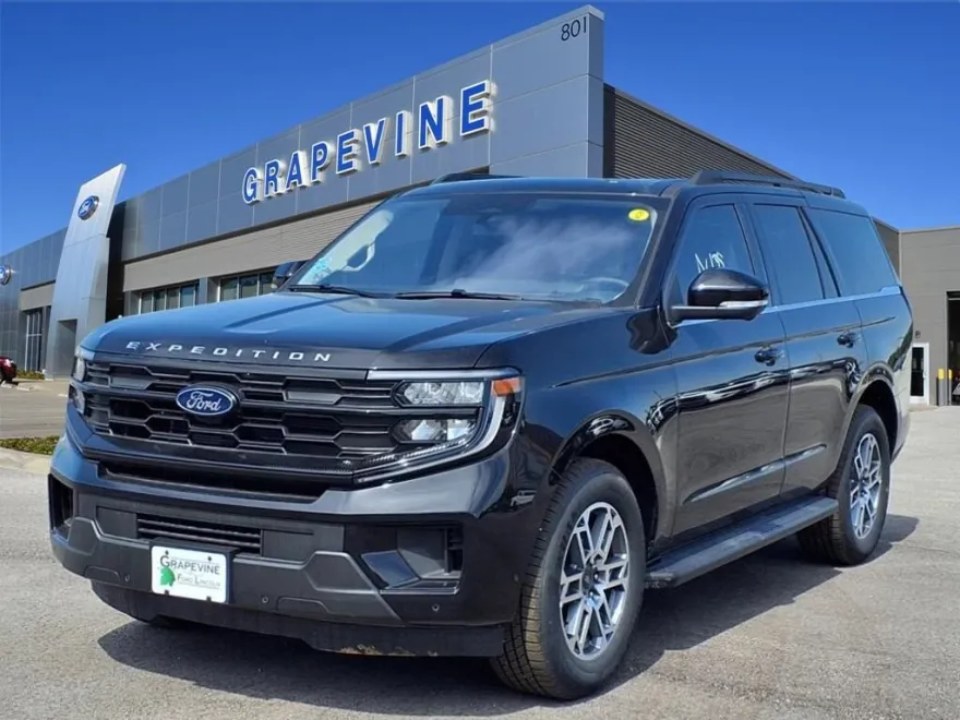 2025 Ford Expedition photo 1