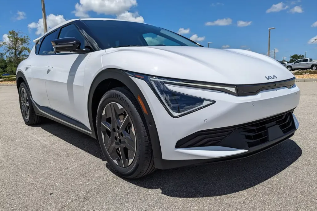 2025 Kia EV6 Light photo 1