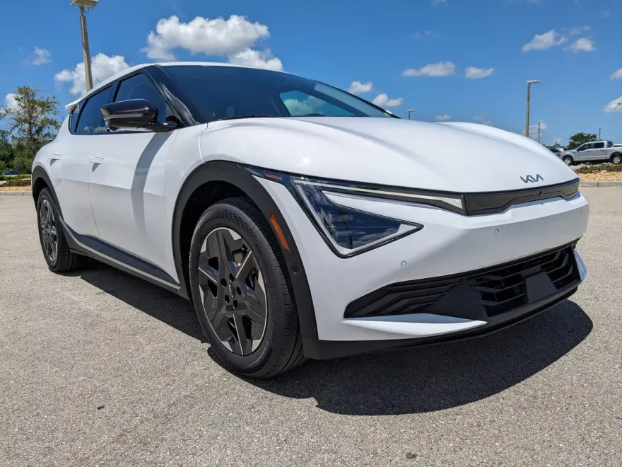 2025 Kia EV6 Light photo 1