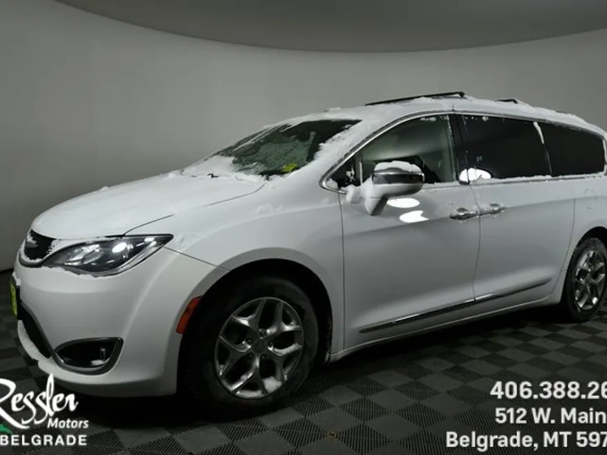 2019 Chrysler Pacifica Limited photo 1