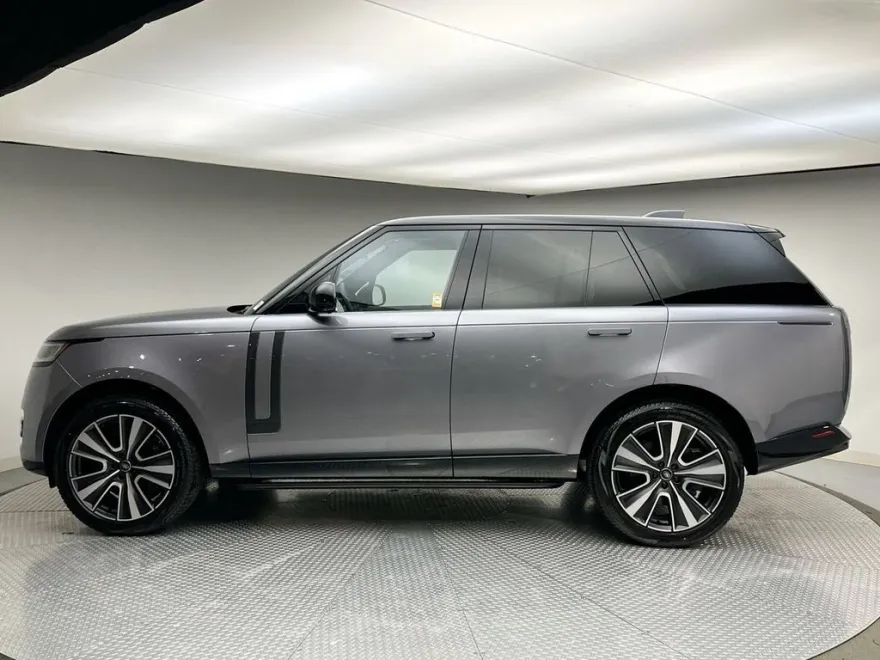 2025 Land Rover Range Rover SE photo 1