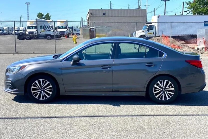 2018 Subaru Legacy 2.5i Premium photo 1