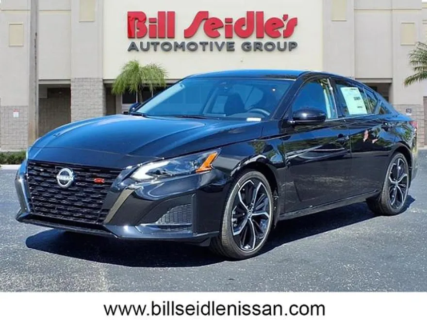 2025 Nissan Altima SR photo 1