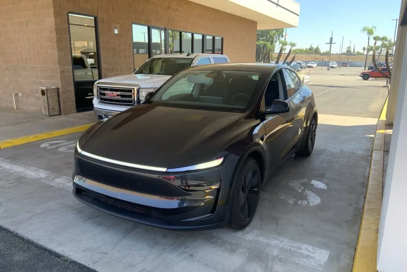2026 Tesla Model Y Long Range photo 1