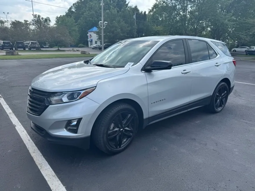 2021 Chevrolet Equinox LT photo 1