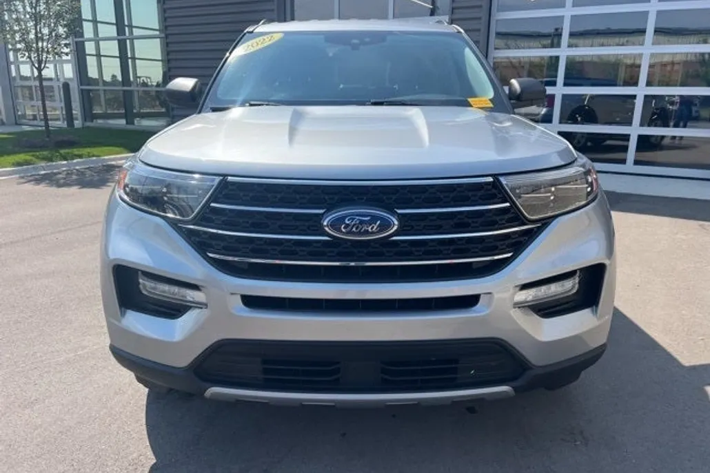 2022 Ford Explorer XLT photo 1