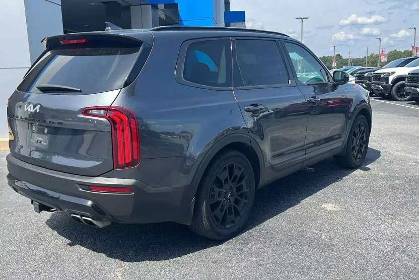 2022 Kia Telluride SX photo 1