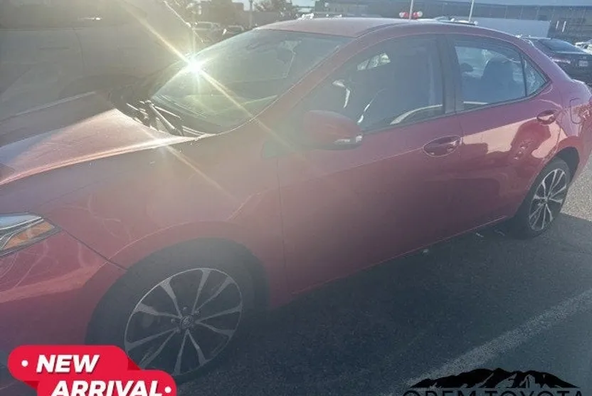 2017 Toyota Corolla SE photo 1