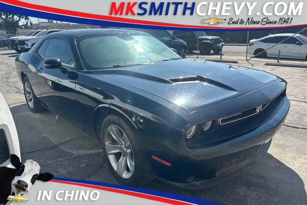2015 Dodge Challenger SXT photo 1