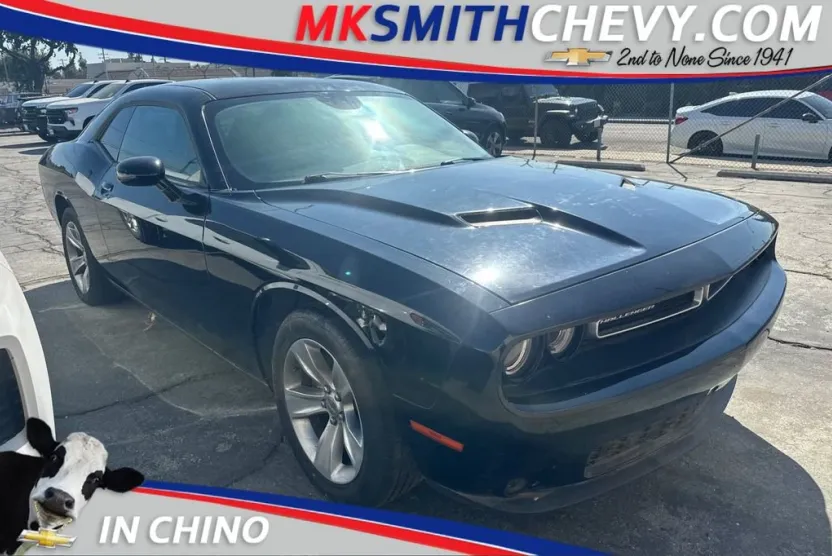 2015 Dodge Challenger SXT photo 1