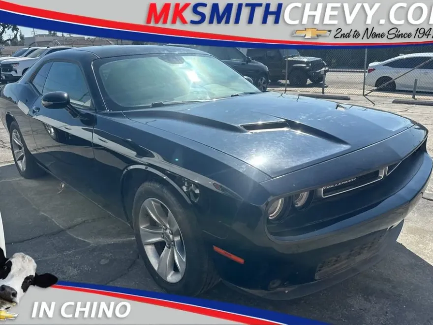 2015 Dodge Challenger SXT photo 1