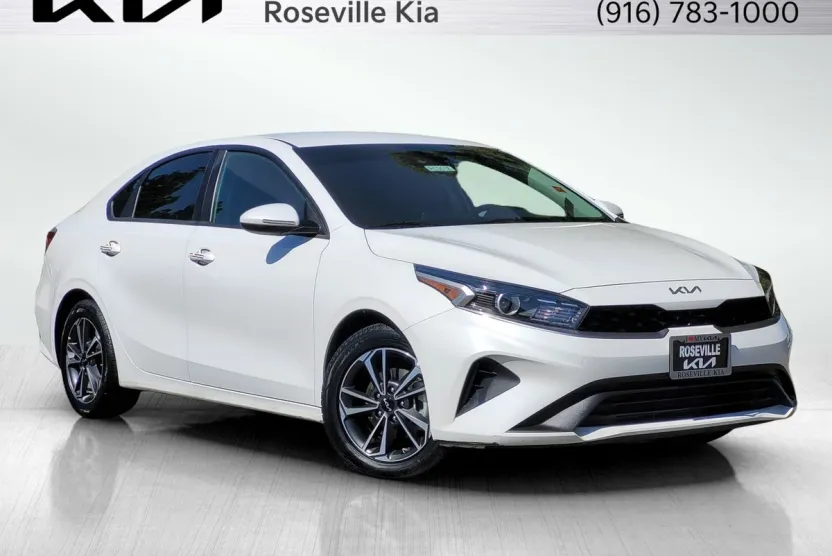 2024 Kia Forte LXS photo 1