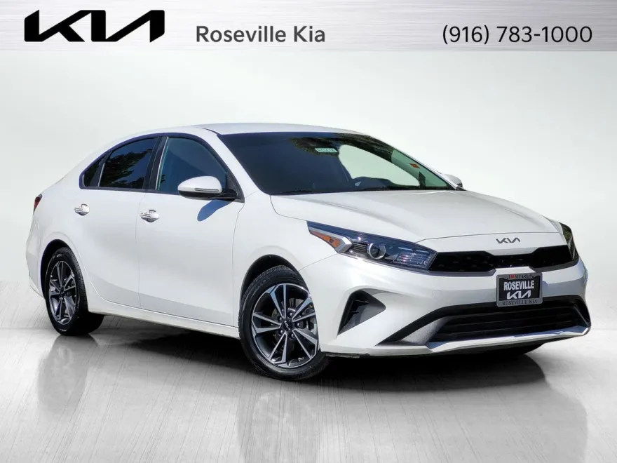 2024 Kia Forte LXS photo 1