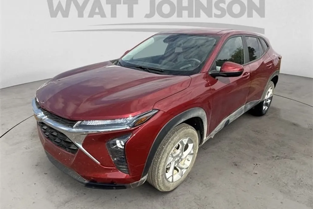 2024 Chevrolet Trax LS photo 1