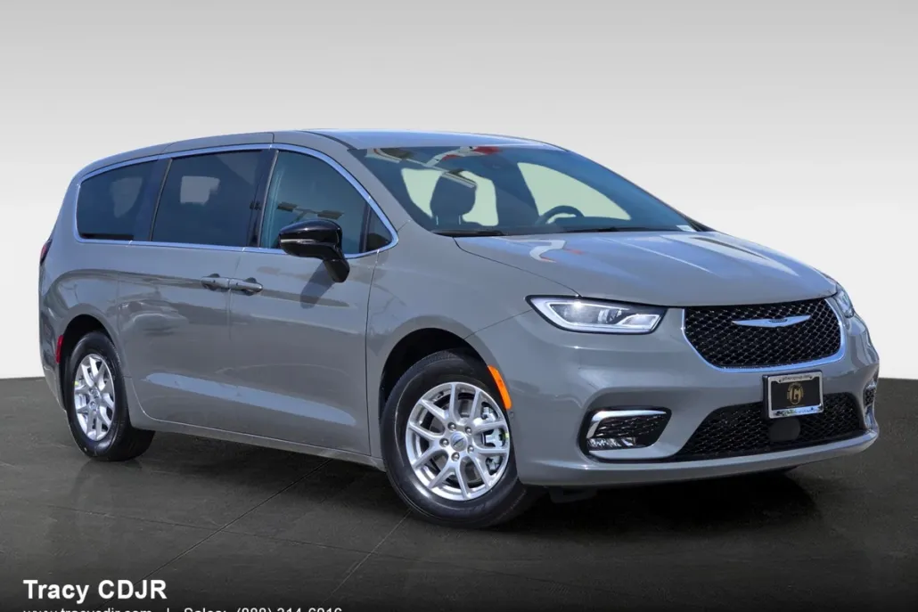2025 Chrysler Pacifica photo 1