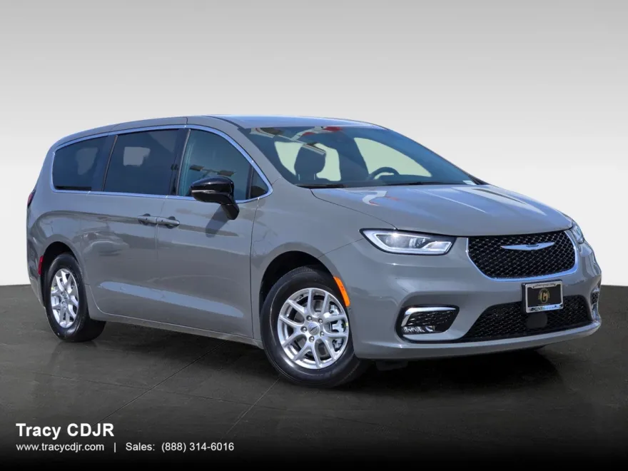 2025 Chrysler Pacifica photo 1