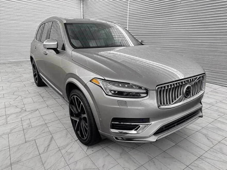 2023 Volvo XC90 AWD Plus photo 1